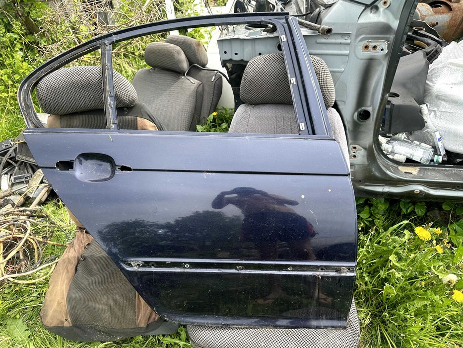 Задня права синя дверка БМВ е46 седан синій колір правая дверь двері