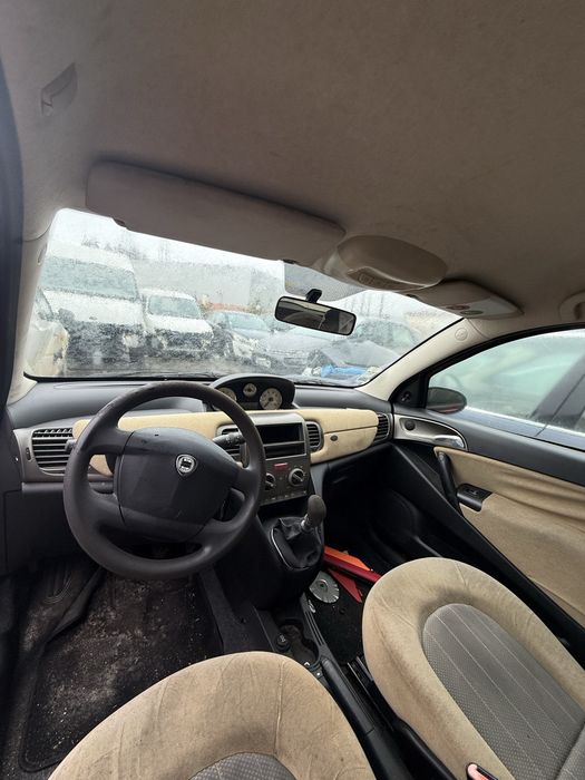 Lancia Ypsillon para peças