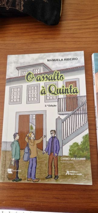 conjunto de quatro livros  para jovens