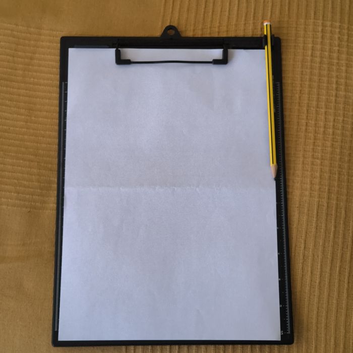 Suporte quadriculado com mola para folha A4