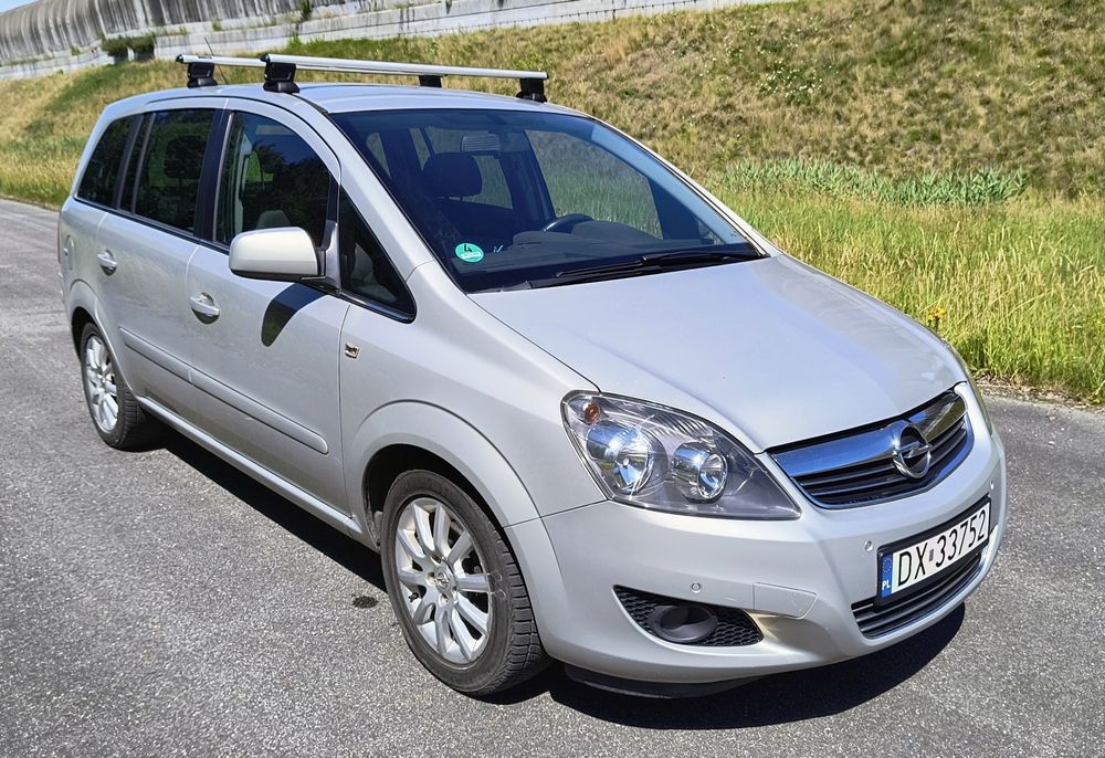 Opel Zafira 2011r 1.8 benzyna automat, 7 osobowa, hak