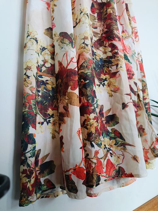 Sukienka elegancka długa maxi Prettylittlething40