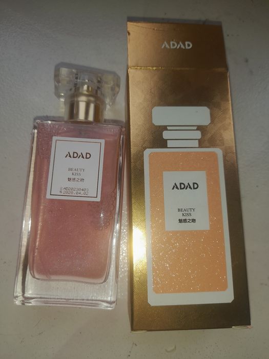 Nowy perfum Adad beauty kiss z brokatem 50 ml