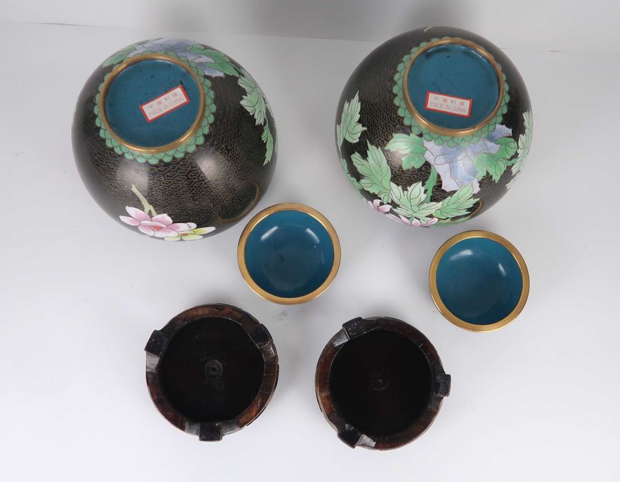 Par de potes em porcelana da China