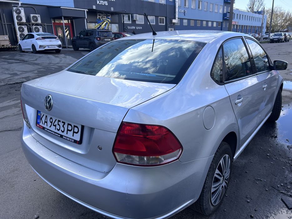 Volkswagen Polo Sedan 2013