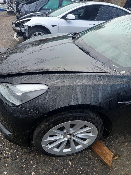 Крило Tesla model 3 Y