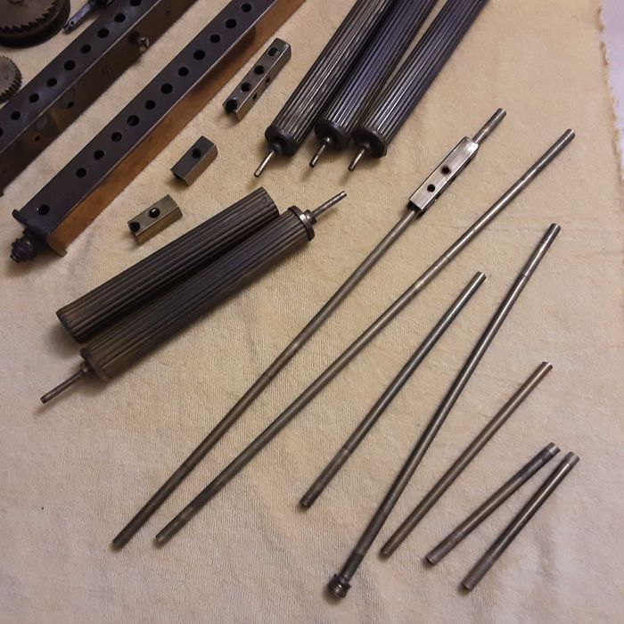 Części do starych zegarów