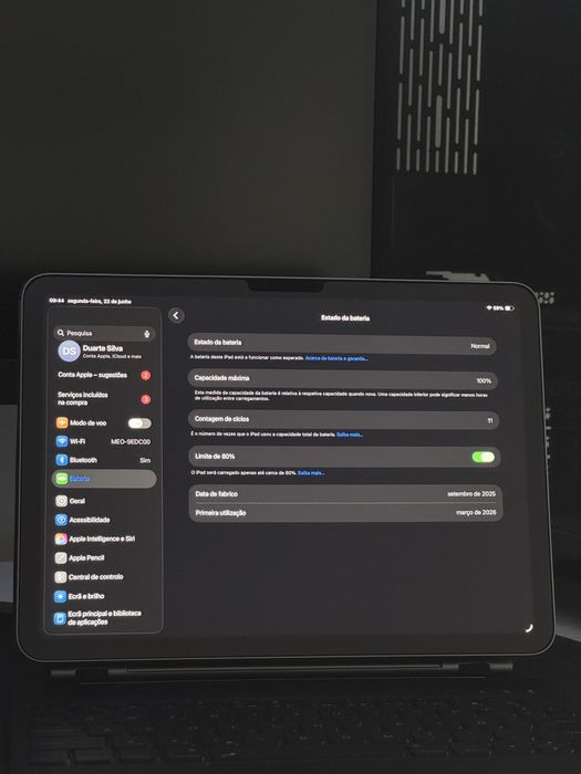 iPad Air 11" (Chip M3) 128GB – Como Novo (11 ciclos) + Magic Keyboard