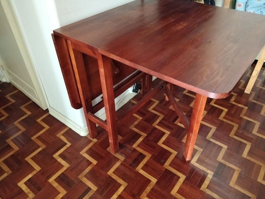 Mesa  de  jantar