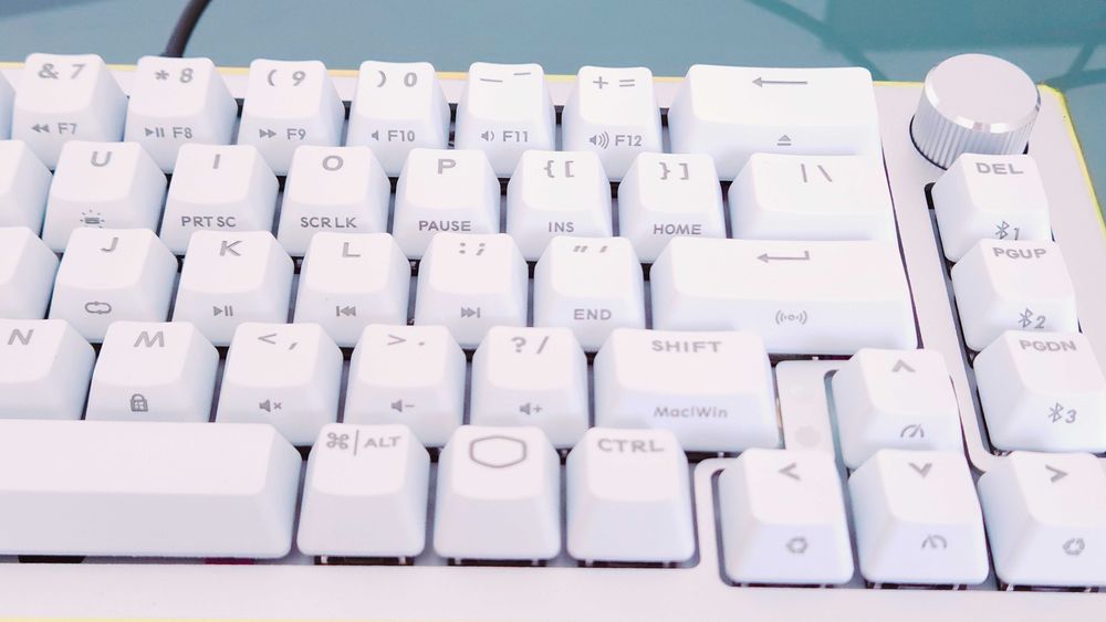 Бездротова механічна клавіатура Cooler Master CK721 RGB 65% Silver-Wht