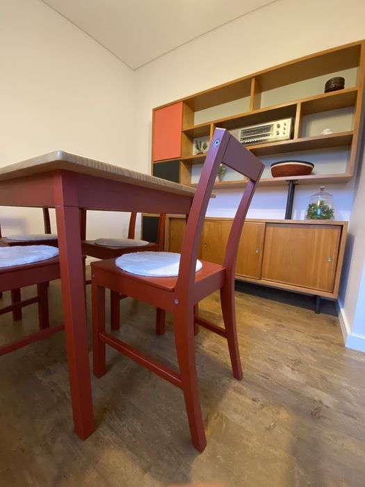 Mesa com 4 cadeiras - Otima condições!