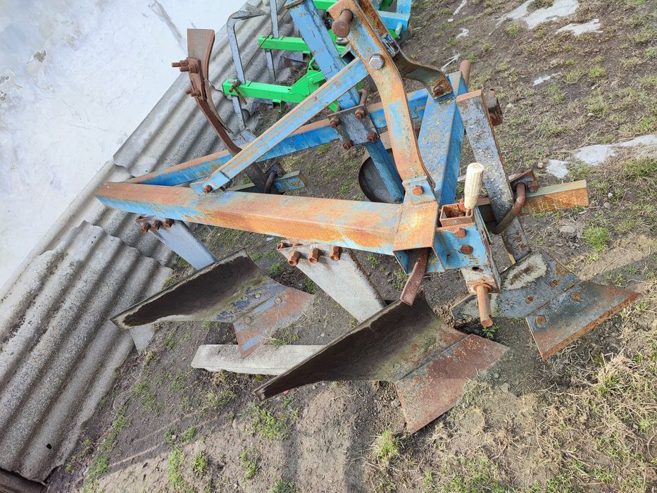 Плуг з передплужниками