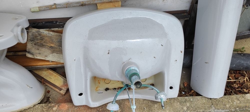 Lavatório com coluna