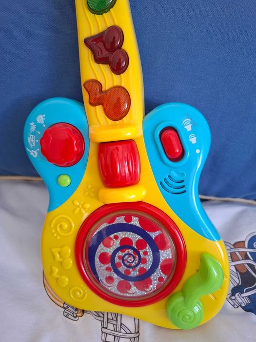 Guitarra de bebé Playgro