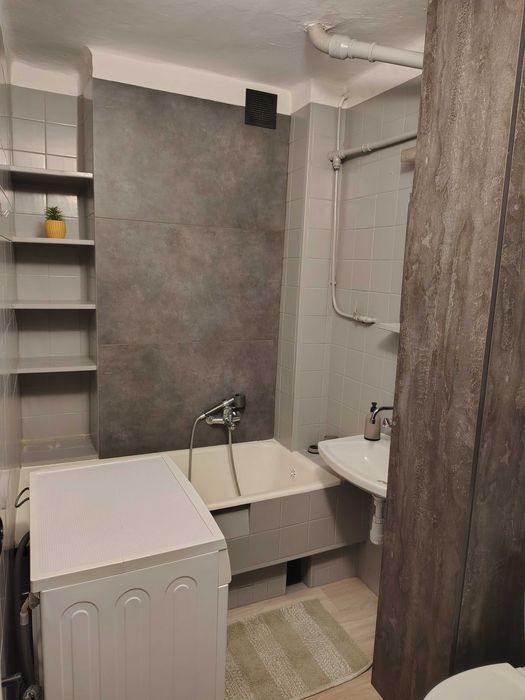 2 pokojowe mieszkanie do wynajęcia -Tysiąclecie. Odnowione - Parter - Ciche - Duży balkon.