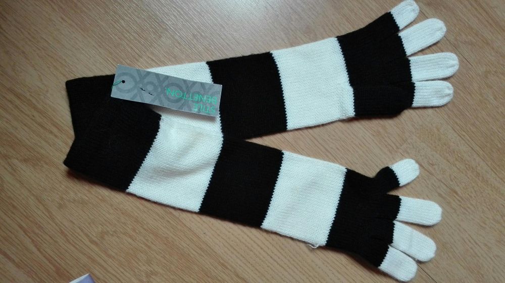 New Benetton Gloves with Label