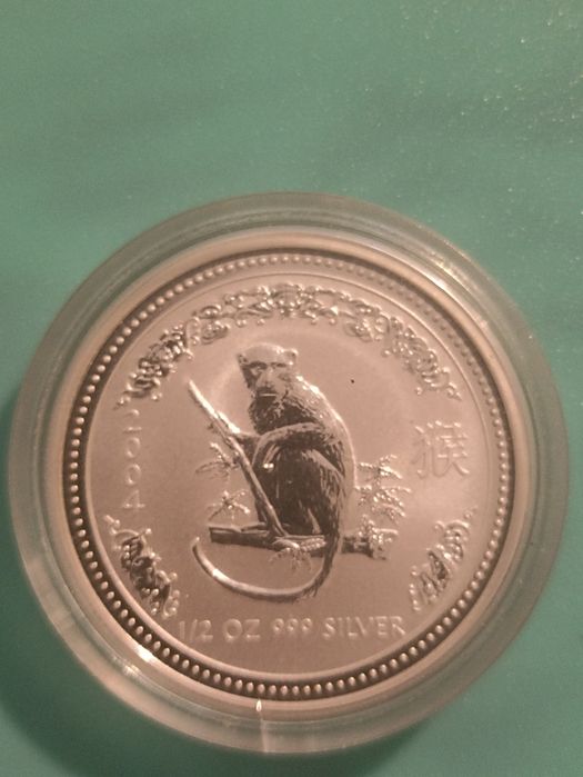 Продам монету лунар серебро  999 проби