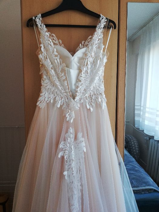 Piekna suknia ślubna