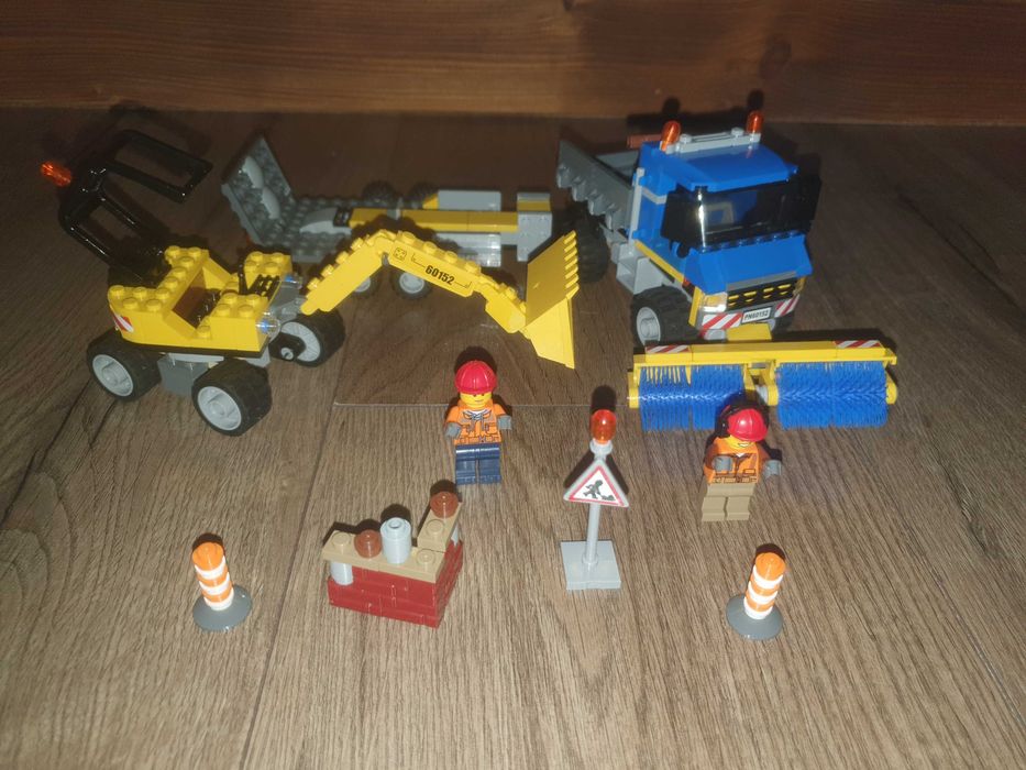 60152 Zamiatacz ulic i koparka
LEGO® City