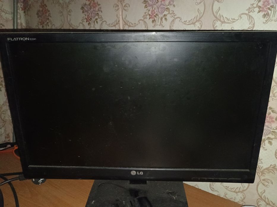 Монітор 21.5" LG Flatron E2241 Full HD (1920x1080) LED (Нюанс)