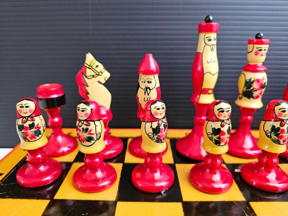 Шахматы деревянные "матрешки" новые,СССР.