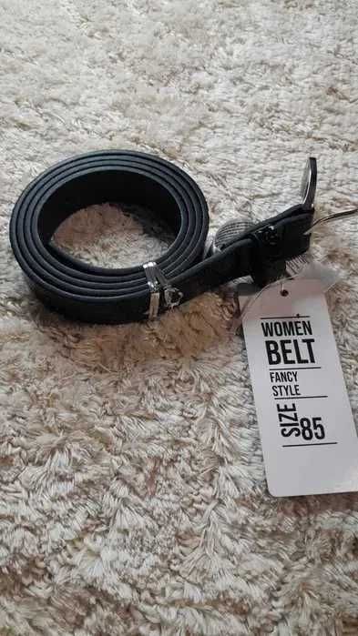 Nowy lakierowany pasek damski czarny