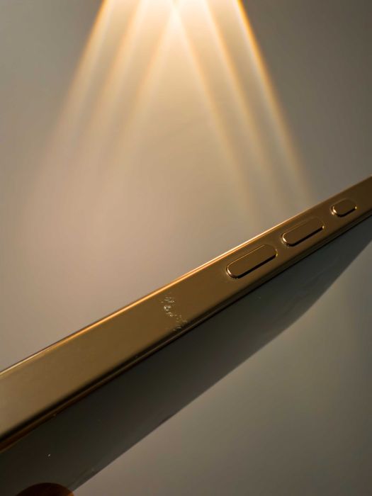 Продам Apple iPhone 16 Pro 256GB eSIM Desert Titanium (MYMJ3)