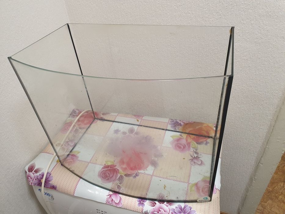 Акваріум примерно 80 литров 600гр