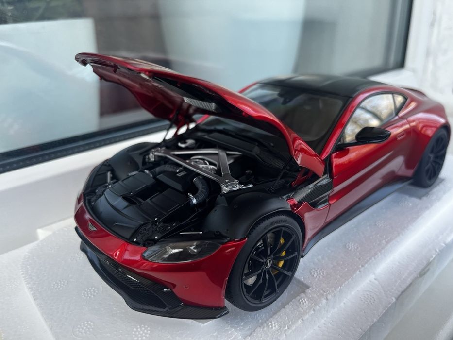 Autoart Aston Martin Vantage 1/18