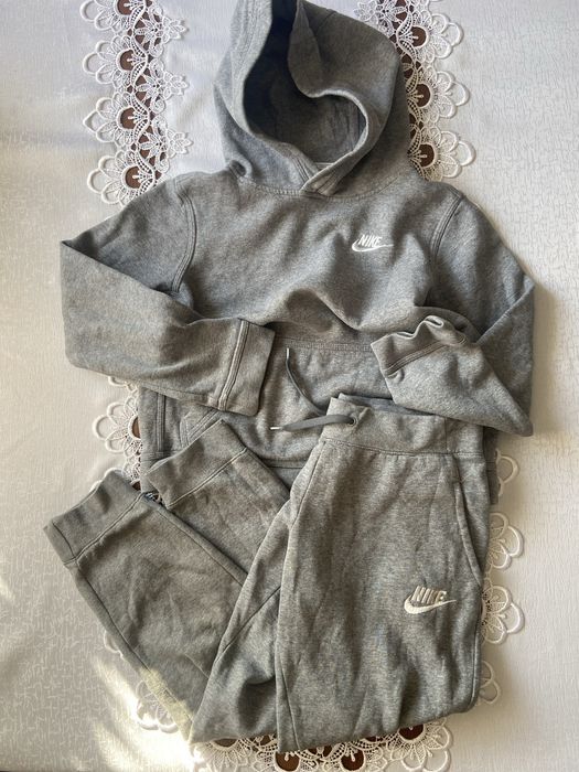 Nike set szary rozmiar dzieciecy 137-146