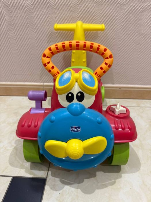 Толкар машинка Chicco
