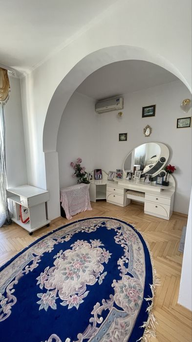 Продається будинок з басейном та сауною