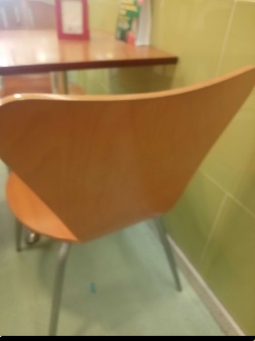 Cadeiras e mesas para café