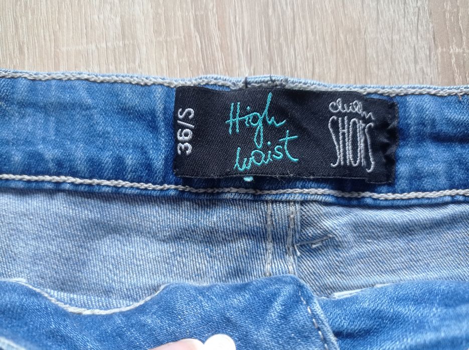 Krótkie spodenki jeansowe damskie S