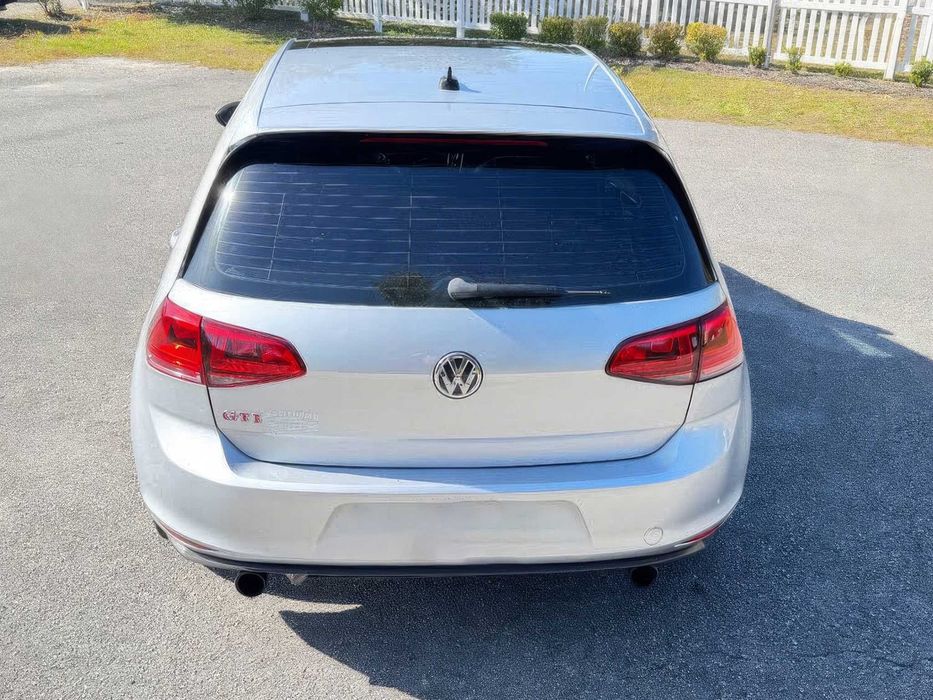 Volkswagen Golf GTI S 4-Door with Performance      2015