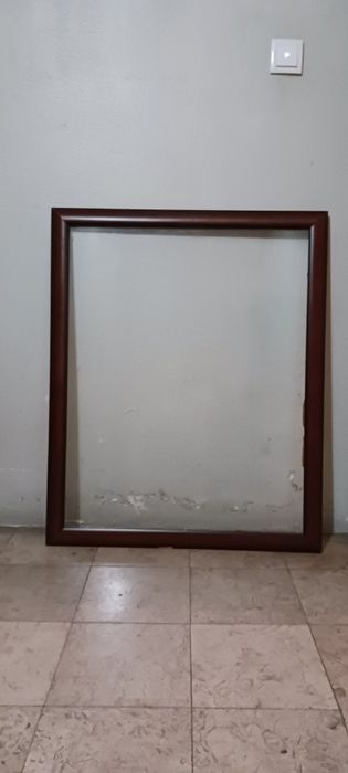 Moldura em madeira com vidro