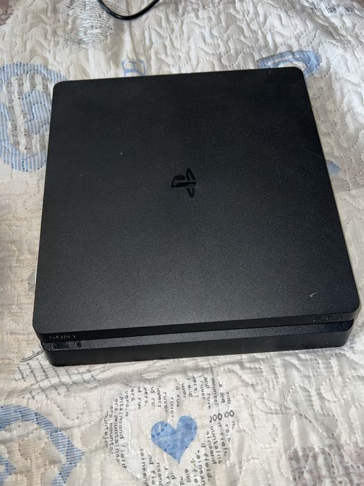 Продам PlayStation 4 (1 терабайт памʼяті  + ігри)