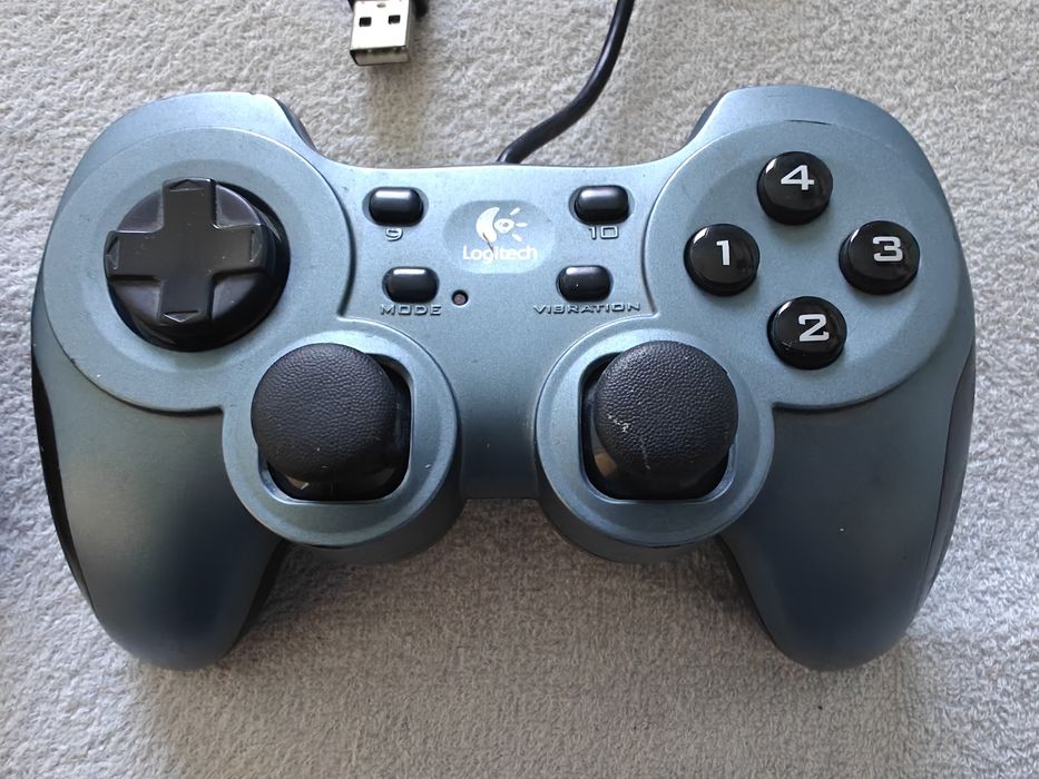 2 pady Logitech Rumblepad 2, kablowe USB