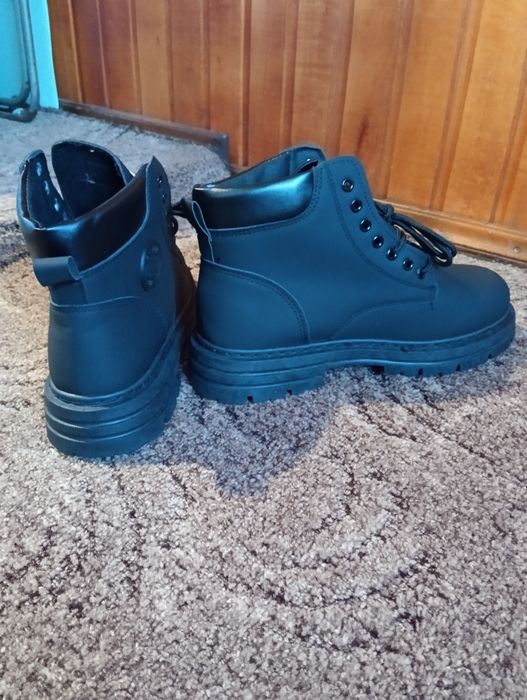 Чоловічі ботинки