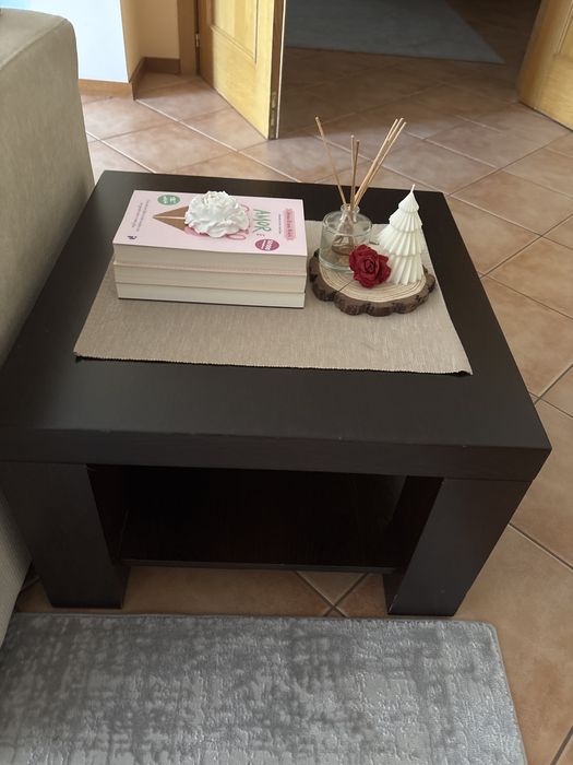 Movel de tv e mesa de apoio em bom estado, como novo