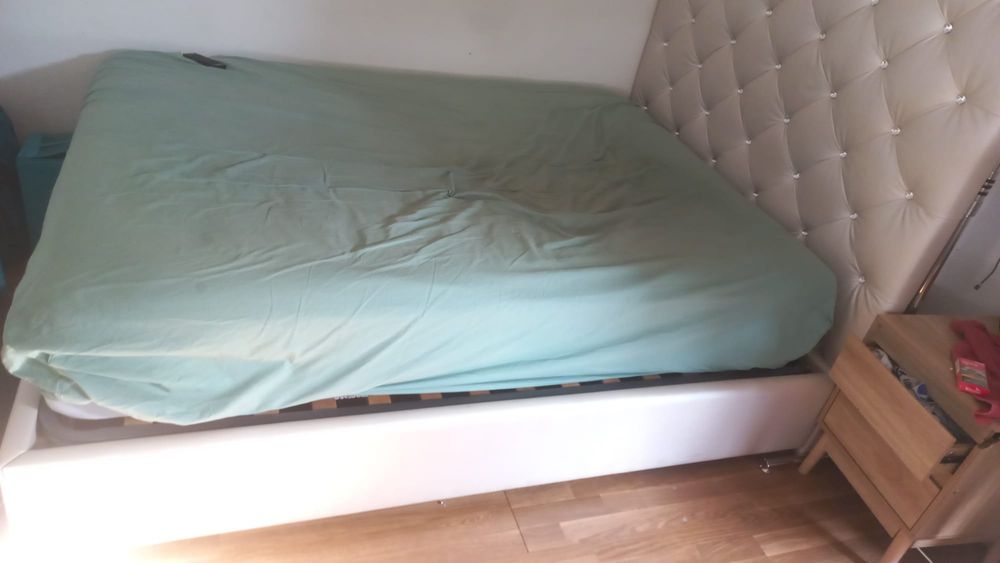 Cama com colchão
