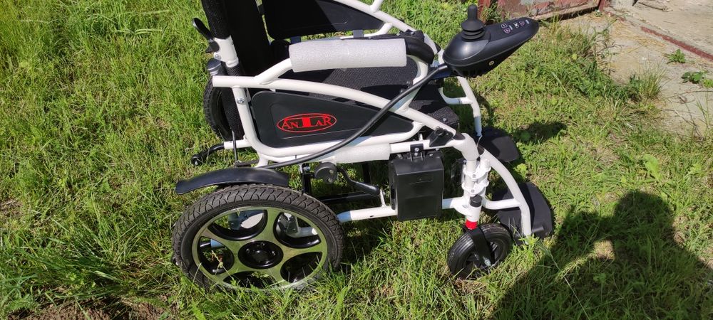 Sprzedam dwa wózki  inwalidzkie akumulatorowe.