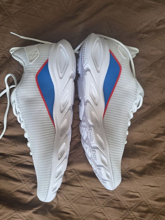 Продам кросівки Xtep