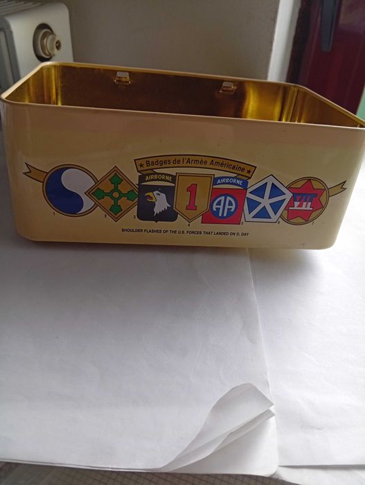 RARA Lata de bolachas/biscoitos, vintage, alusão "DIA D"