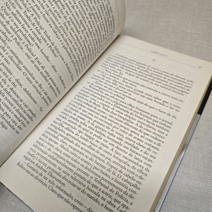 Livro  "A mulher com véu "