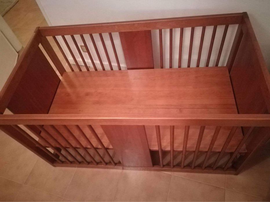 Cama de bebé GIRAFA – Transforma-se em sofá e secretária