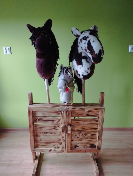 Sprzedam 3 hobby horsy ze stajnią