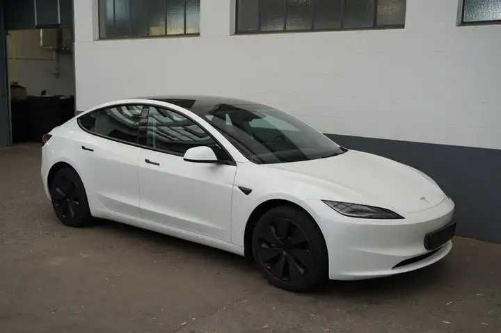 Tesla model 3 2024
