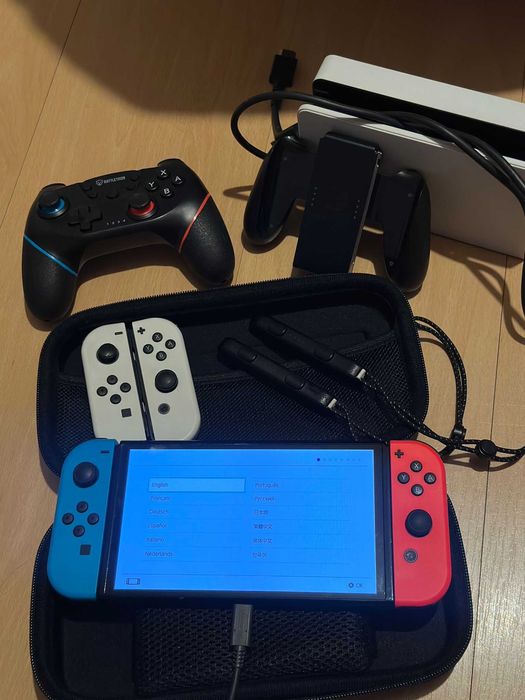 Nintendo Switch OLED com acessórios