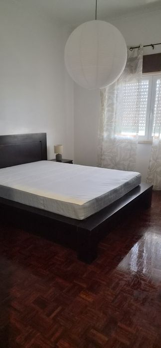 Aluga-se quarto para casal em Vale de Figueira